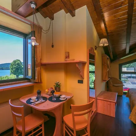 Ternate Sleeps 2 Air Con * Ternate (Varese)