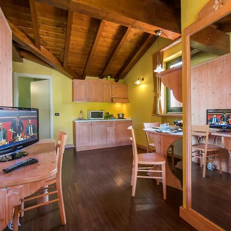 Ternate Sleeps 2 Air Con * Ternate (Varese)