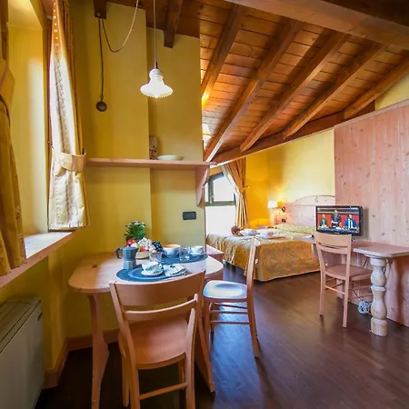 Appartement Ternate Sleeps 2 Air Con Ternate (Varese)