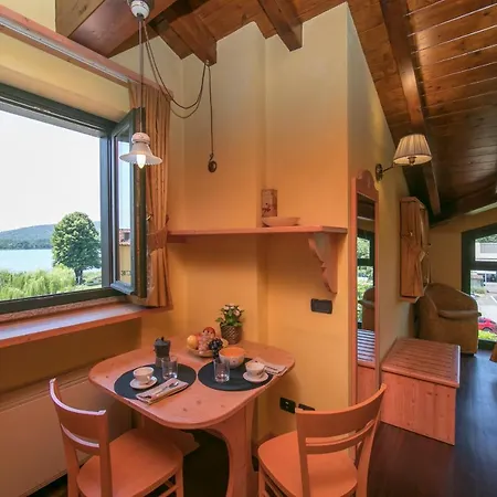 Ternate Sleeps 2 Air Con * Ternate (Varese)
